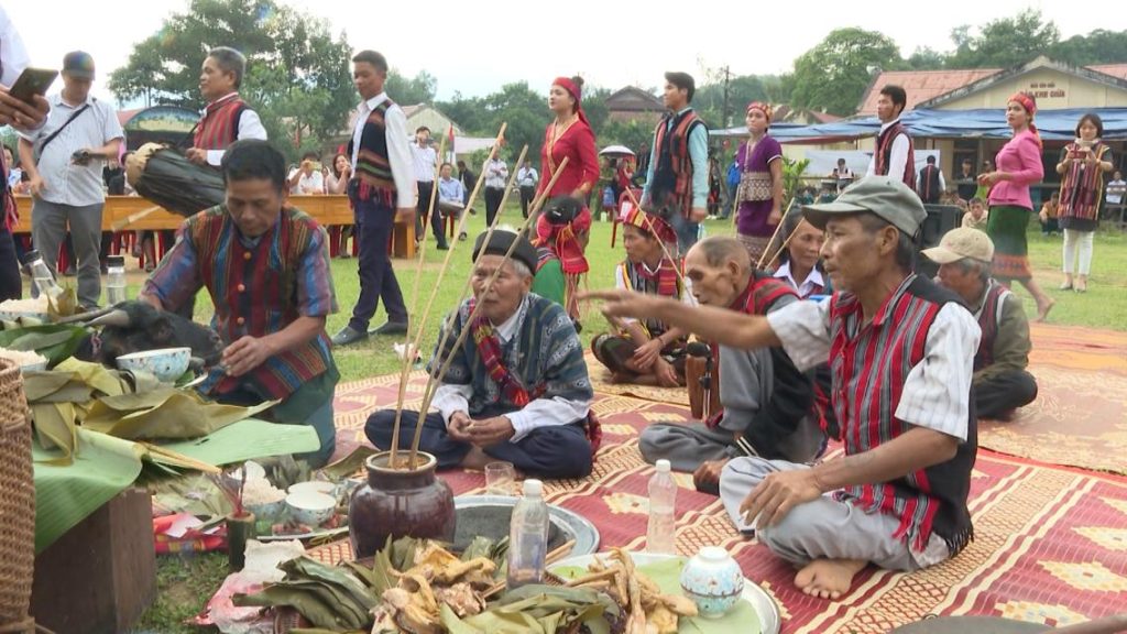 Lễ hội mừng cơm mới của đồng bào Bru-Vân Kiều - một trong 3 lễ hội của đồng bào dân tộc thiểu số tỉnh Quảng Bình được công nhận là Di sản văn hóa phi vật thể Quốc gia.